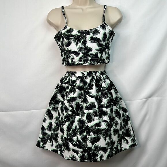 Torn by Ronny Kobo black and green print matching skirt and crop top NWT size XS - Picture 4 of 16